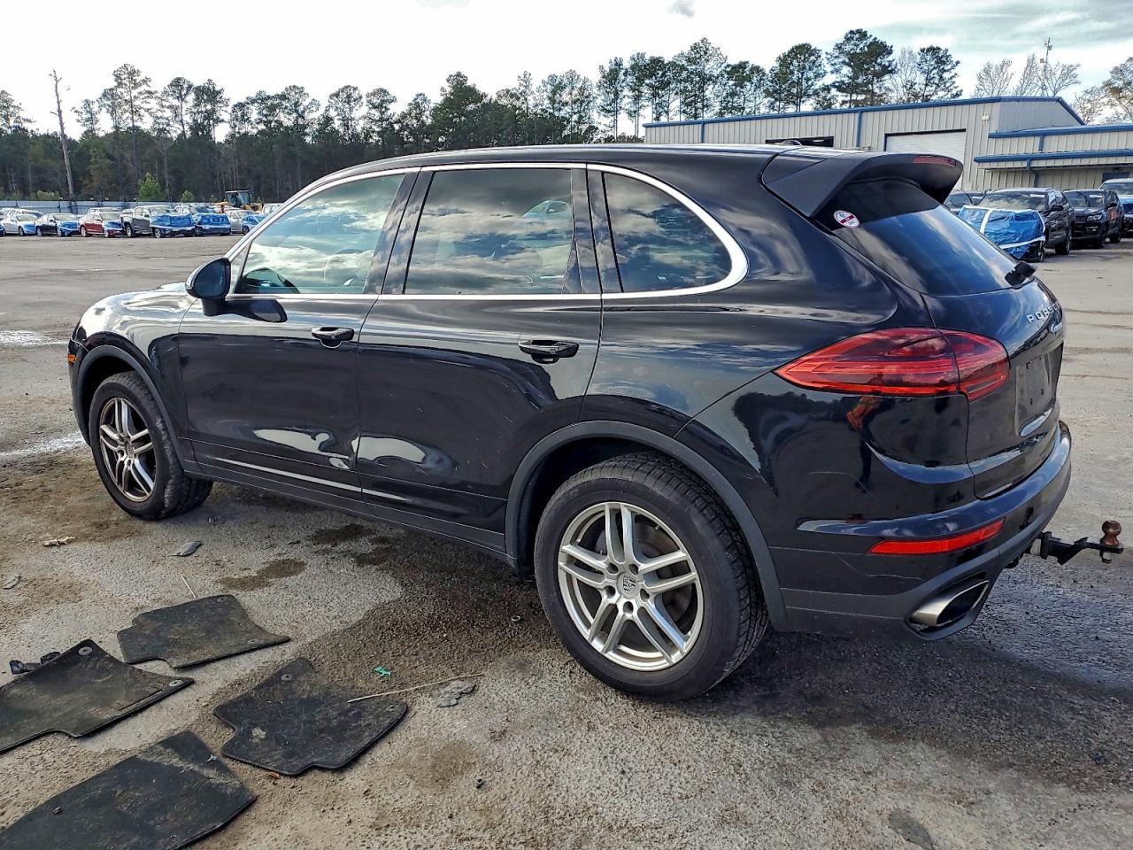 2017 PORSCHE CAYENNE