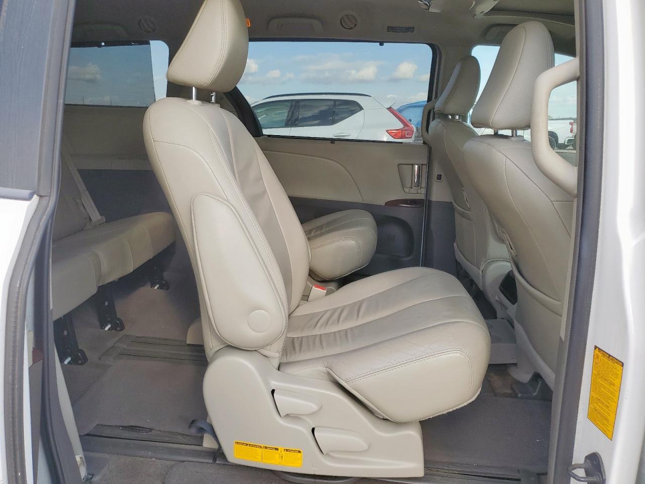 2013 TOYOTA SIENNA