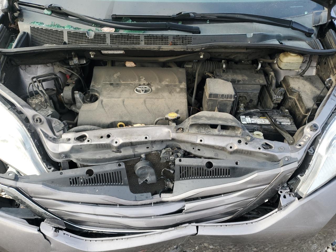 2015 TOYOTA SIENNA