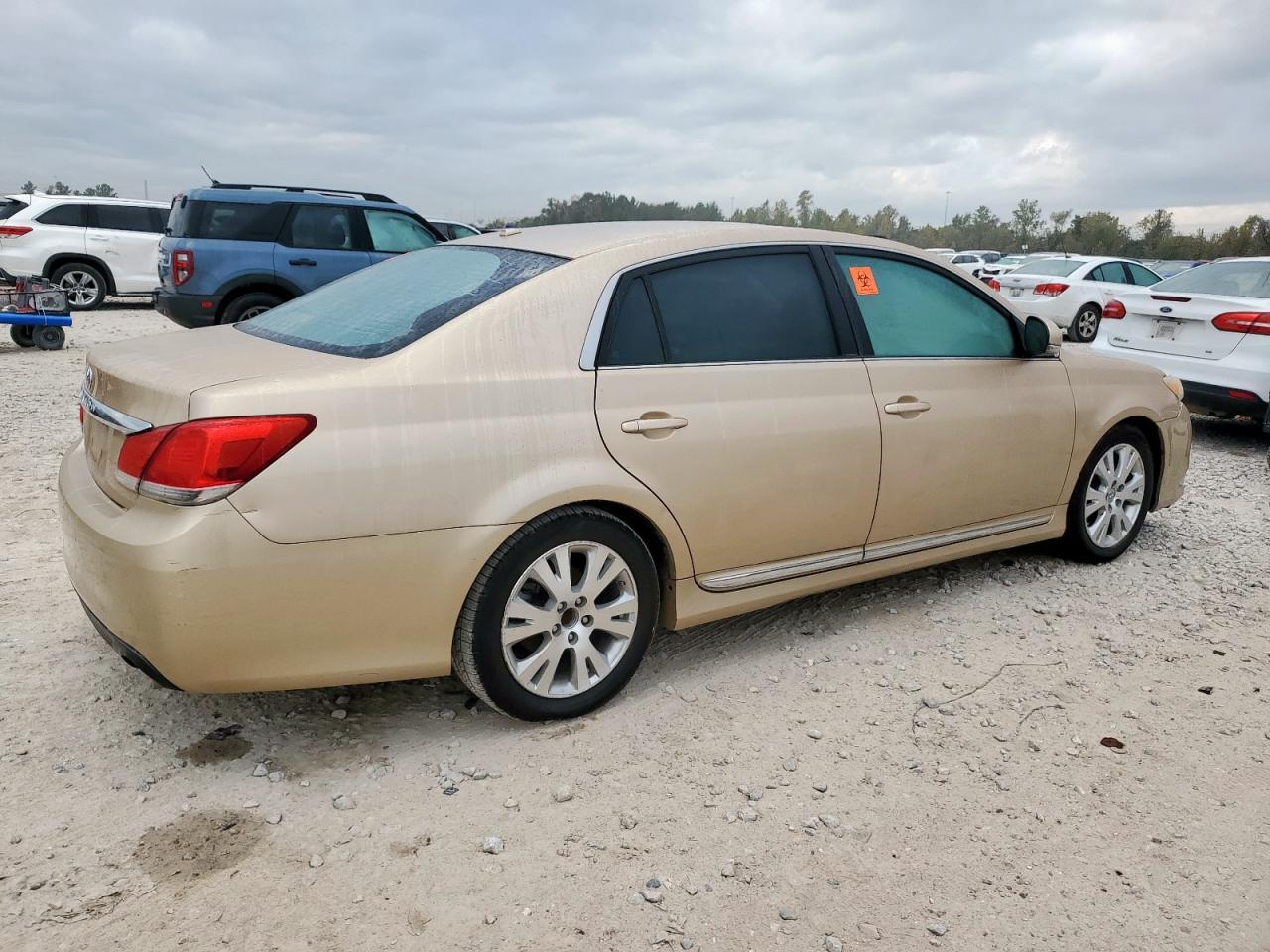 2011 TOYOTA Avalon