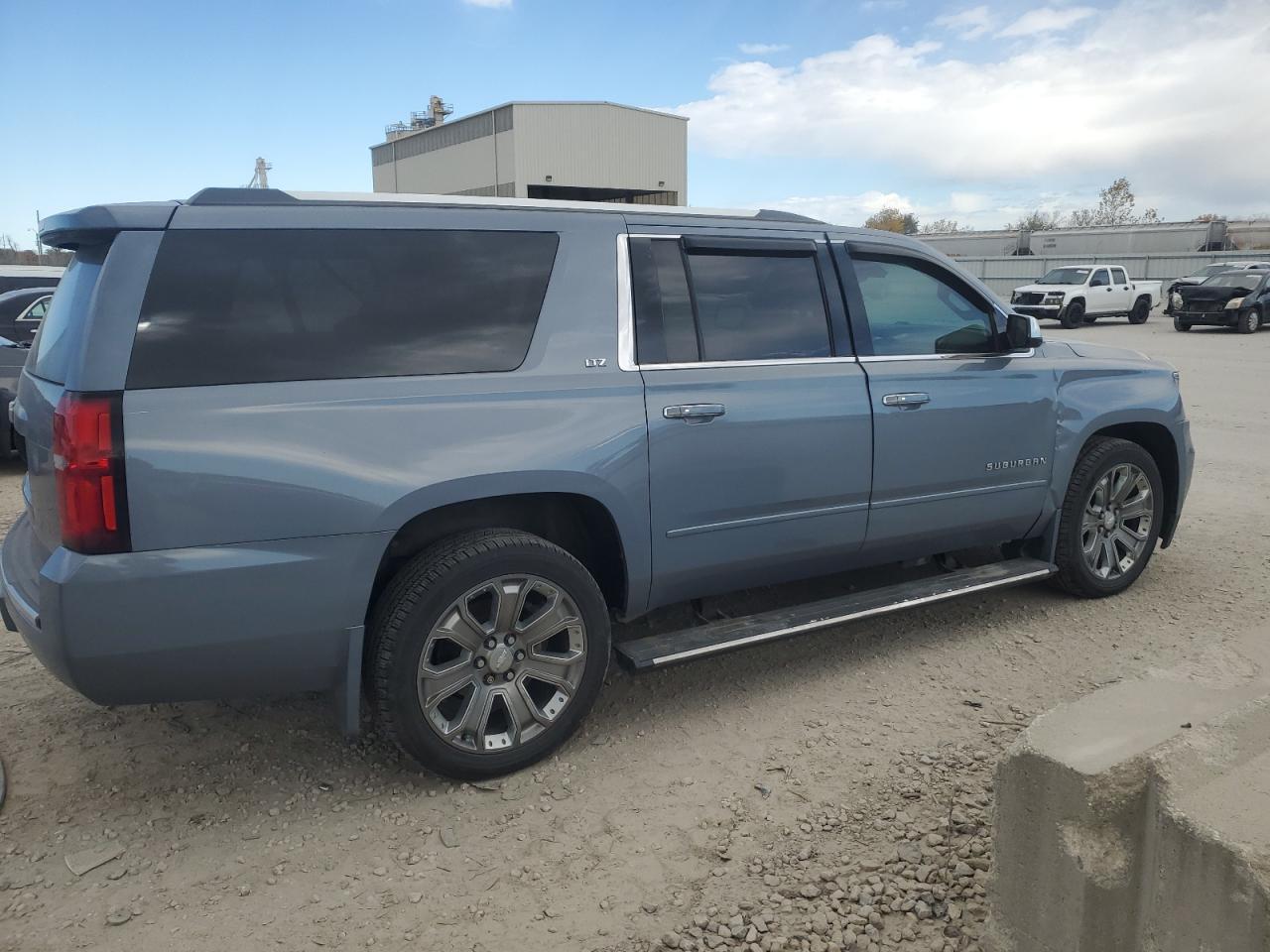 2016 CHEVROLET Suburban