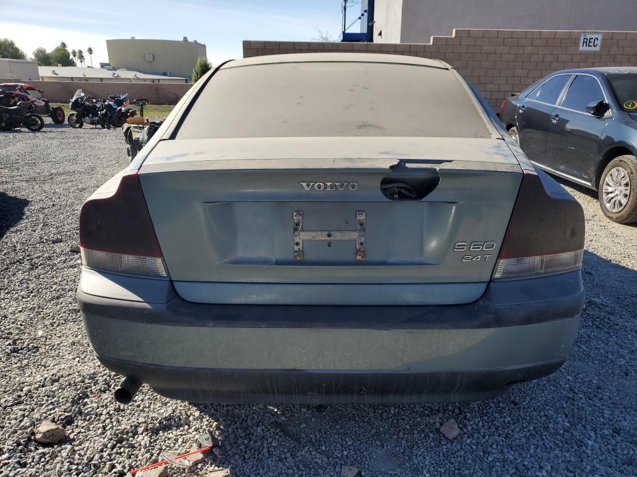 2002 VOLVO S60