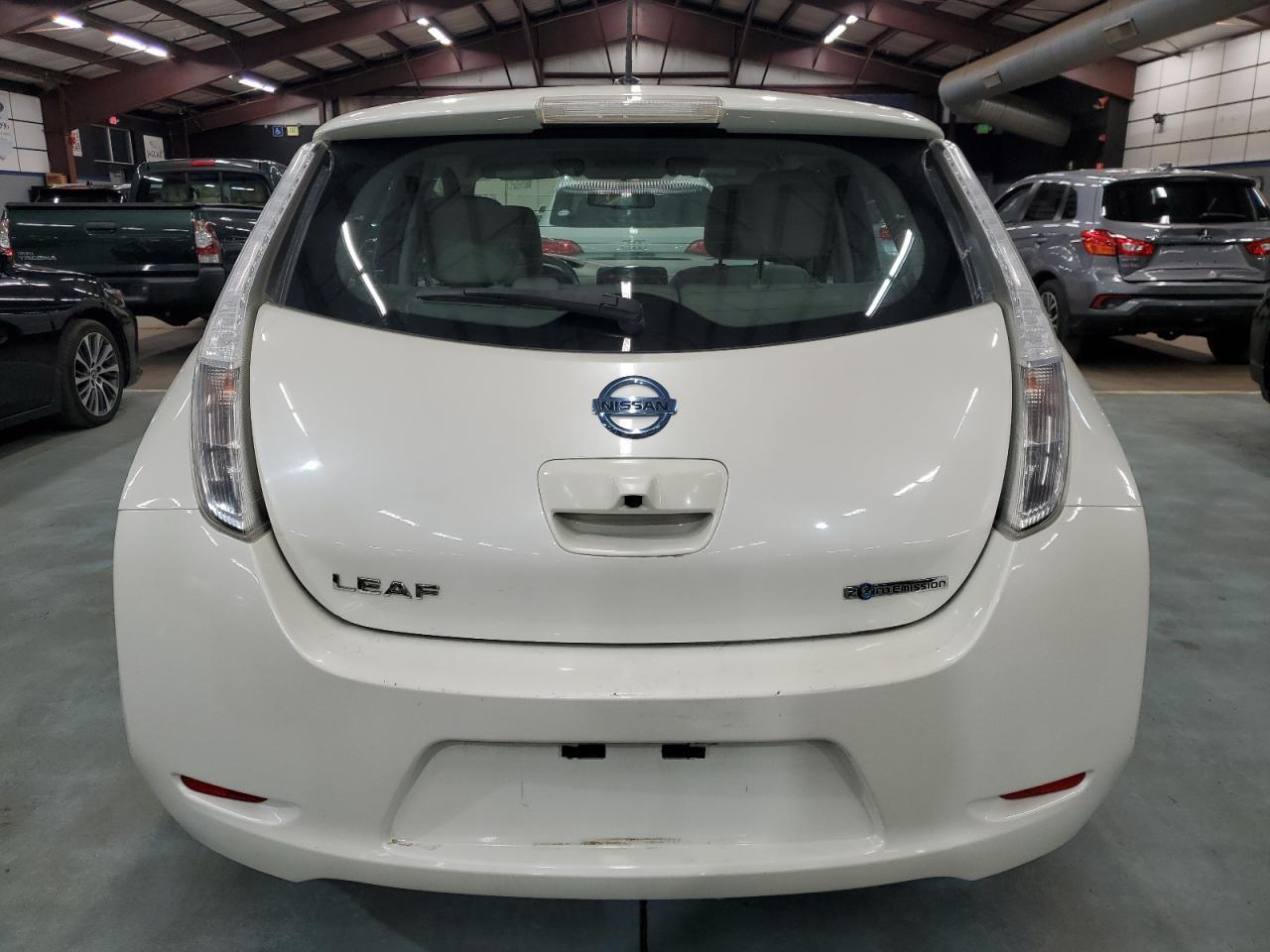2015 NISSAN LEAF