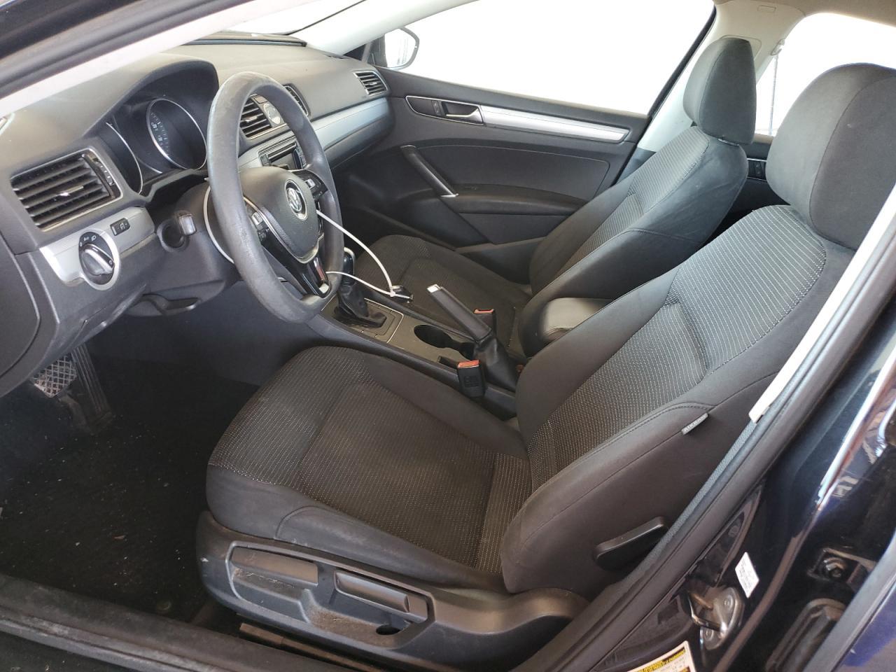 2017 VOLKSWAGEN Passat
