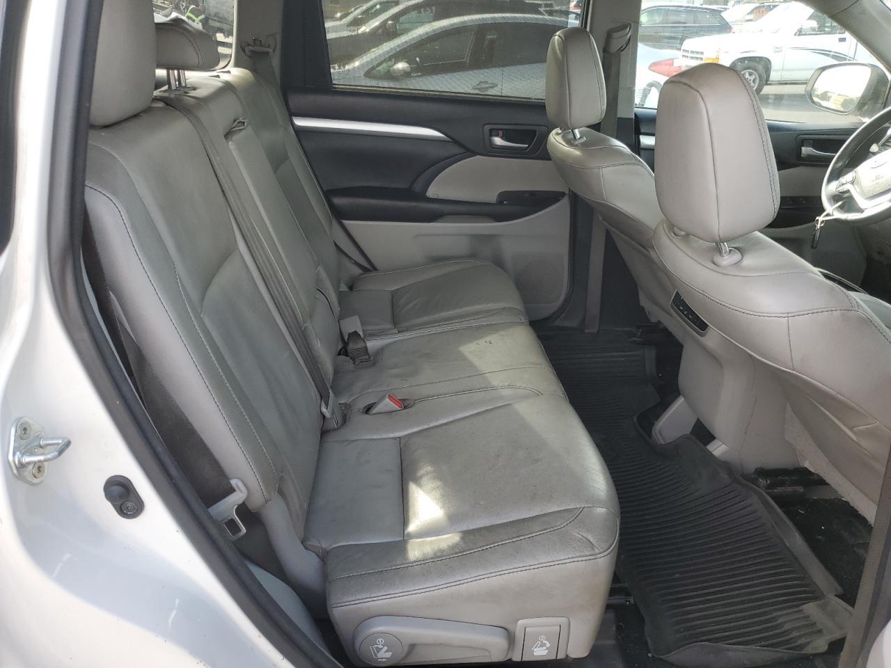 2016 TOYOTA HIGHLANDER