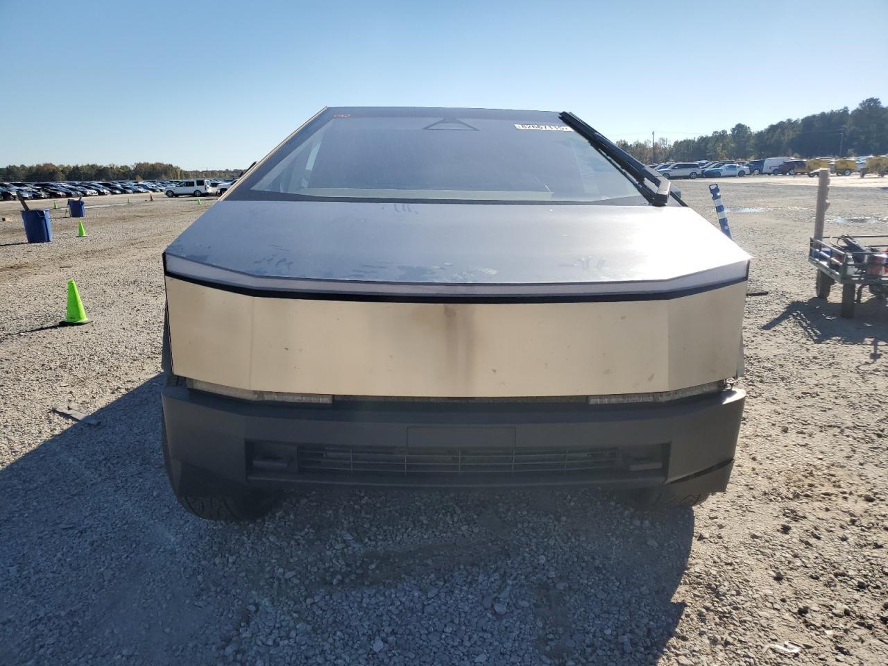 2025 TESLA Cybertruck