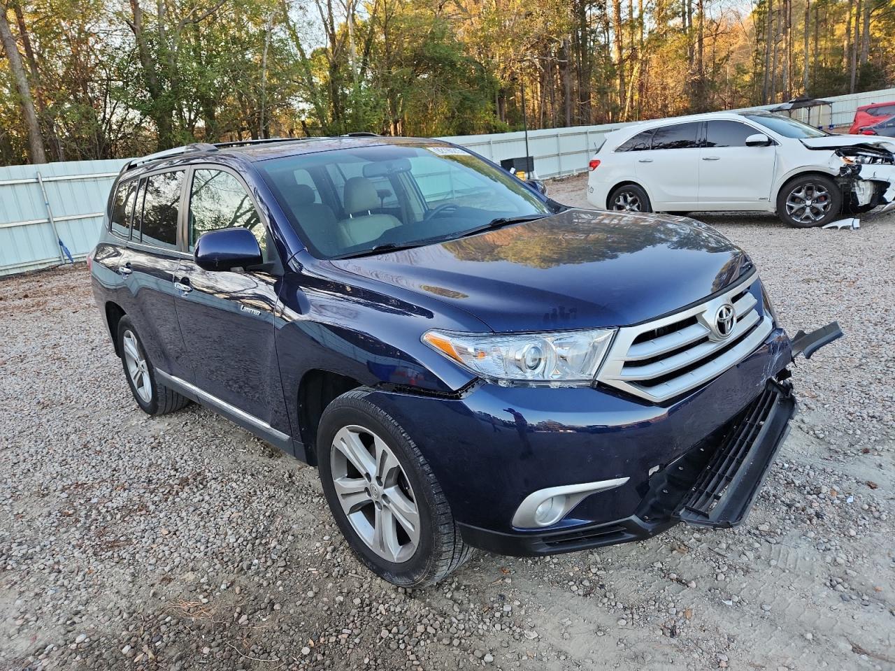 2011 TOYOTA HIGHLANDER