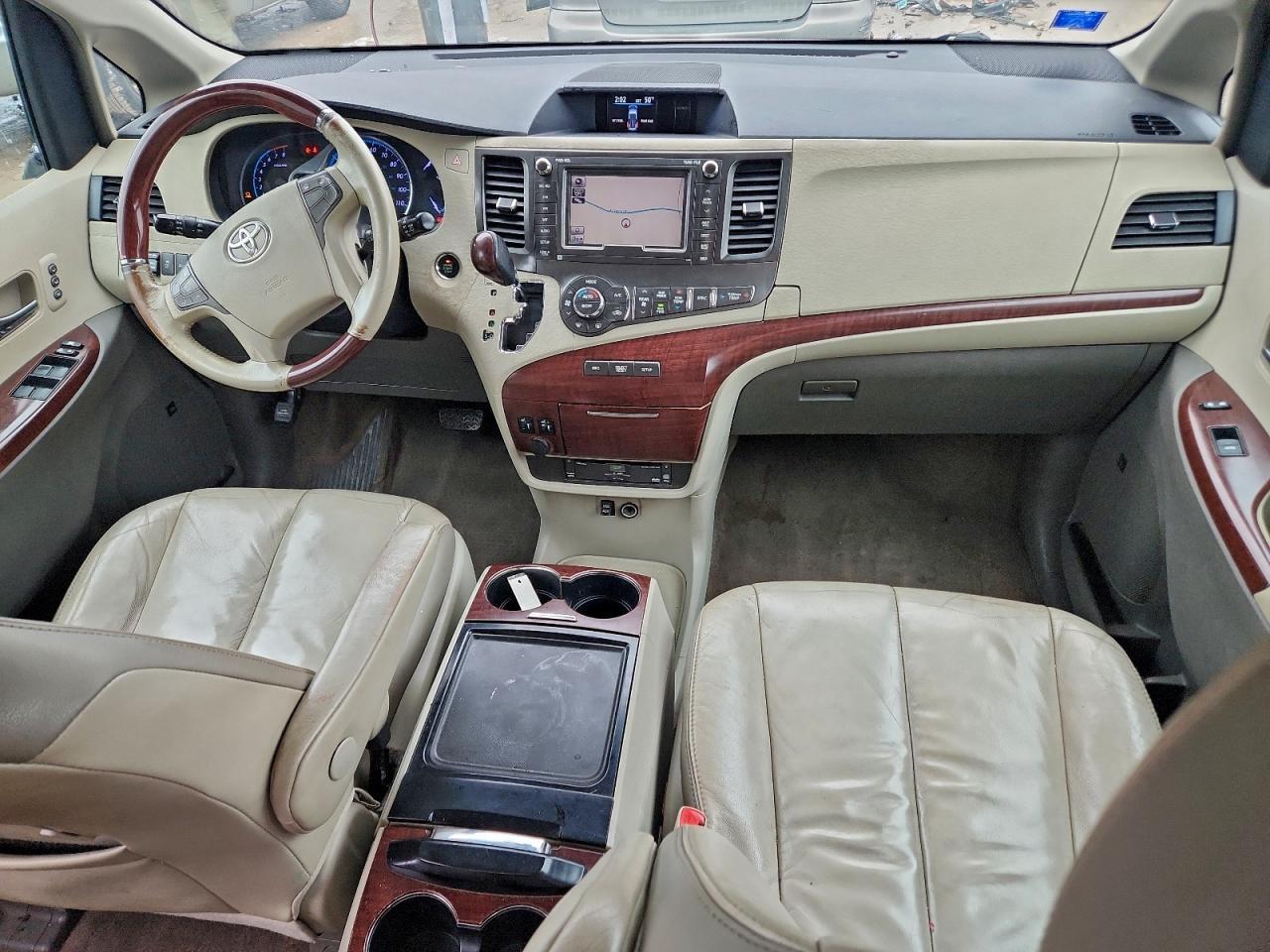 2012 TOYOTA SIENNA