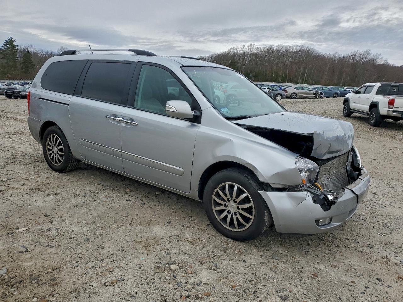 2011 KIA SEDONA