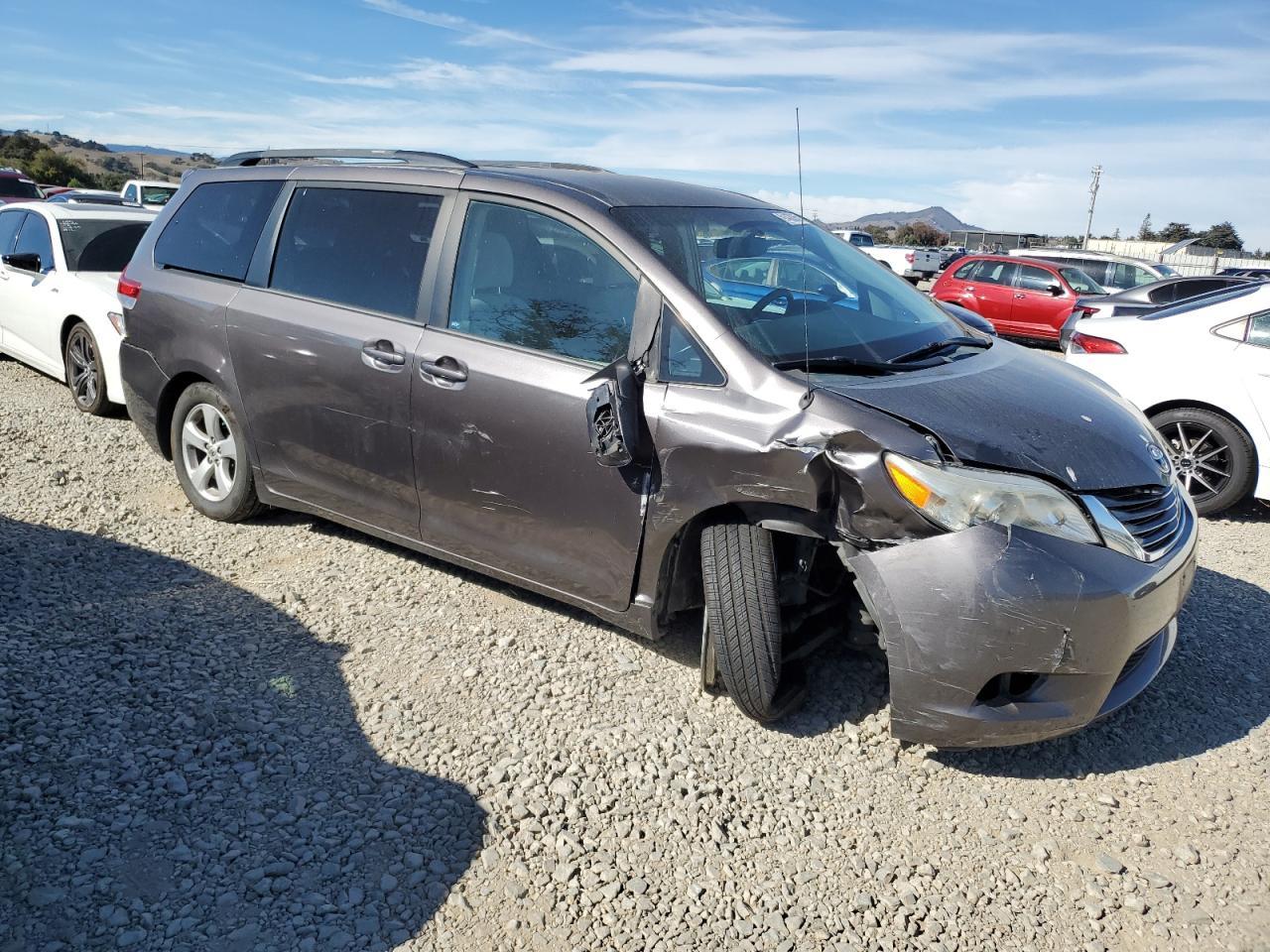 2013 TOYOTA SIENNA