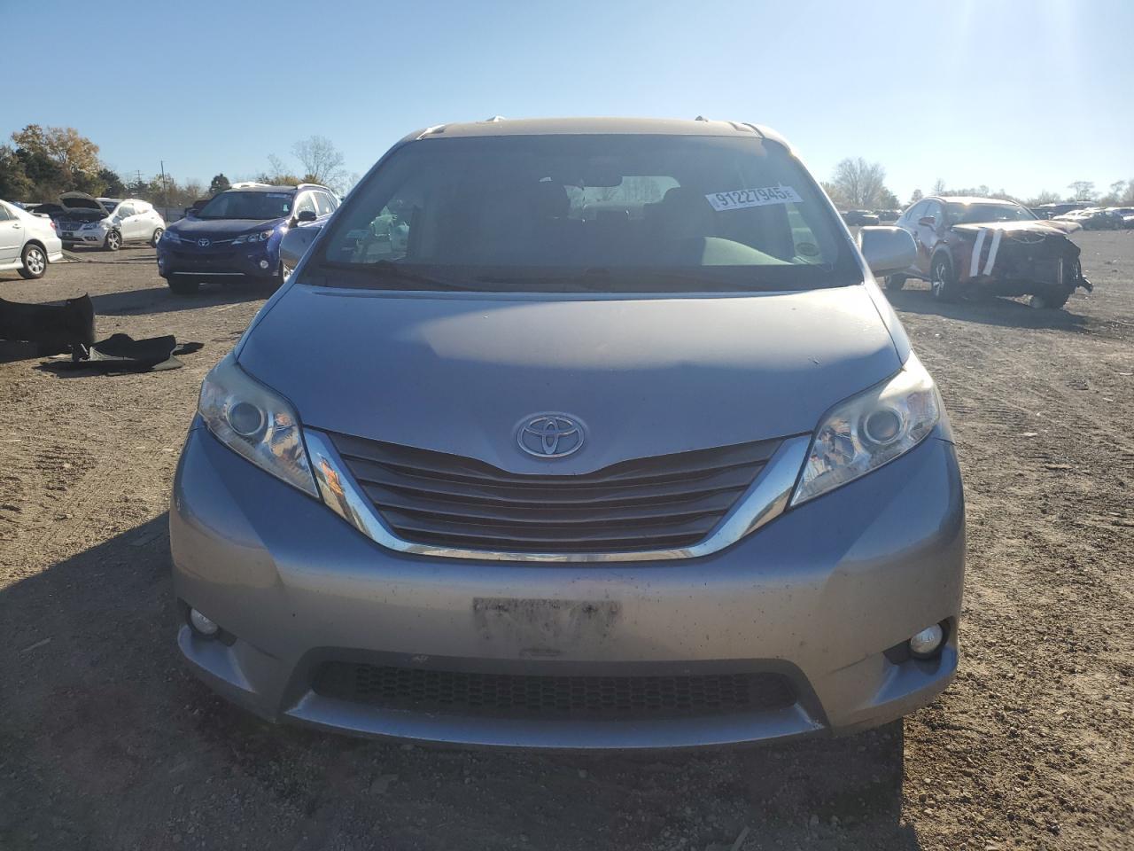 2011 TOYOTA SIENNA