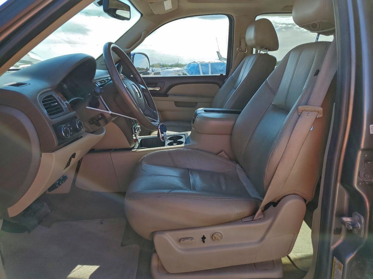2011 CHEVROLET Tahoe
