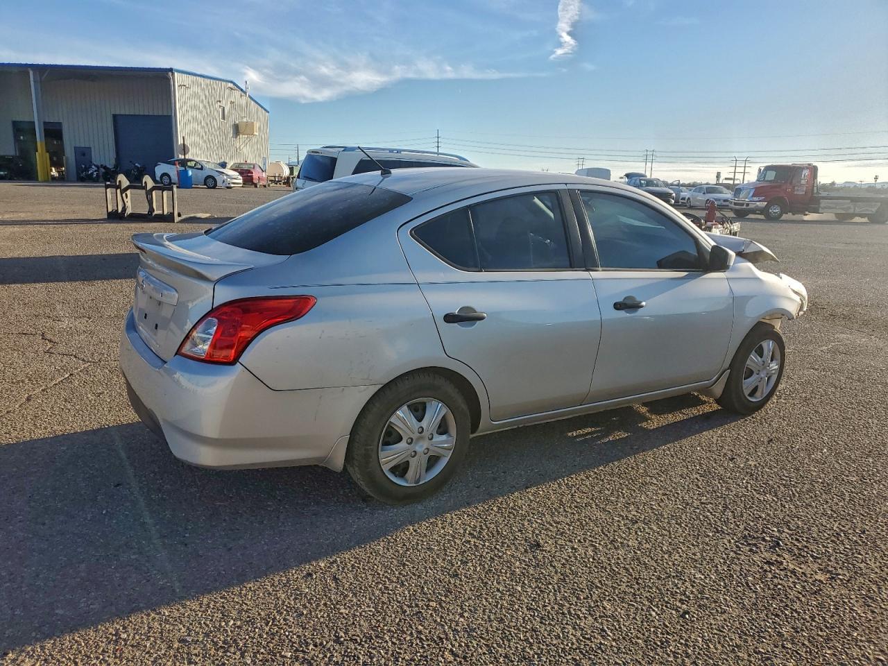 2017 NISSAN VERSA