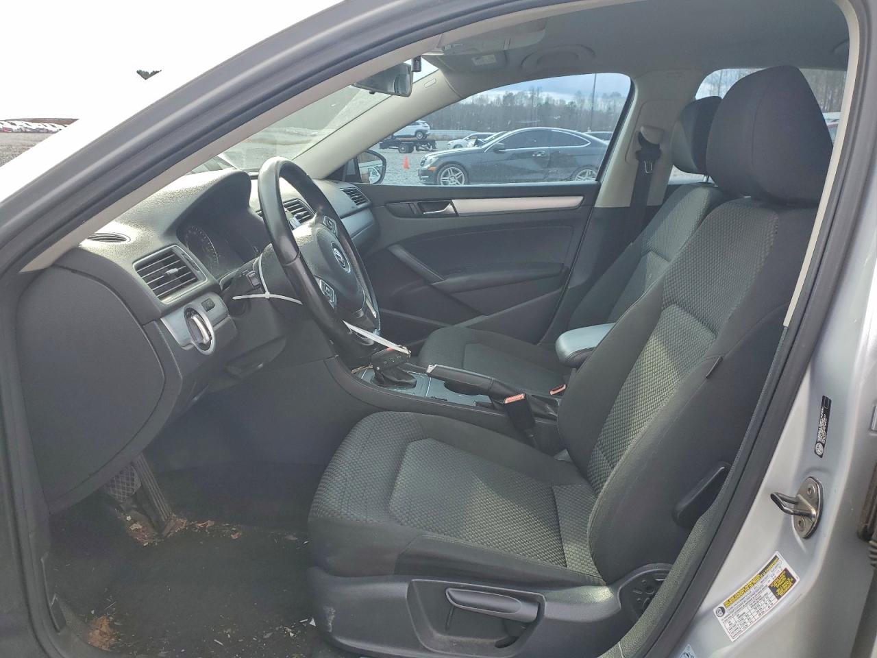 2012 VOLKSWAGEN Passat