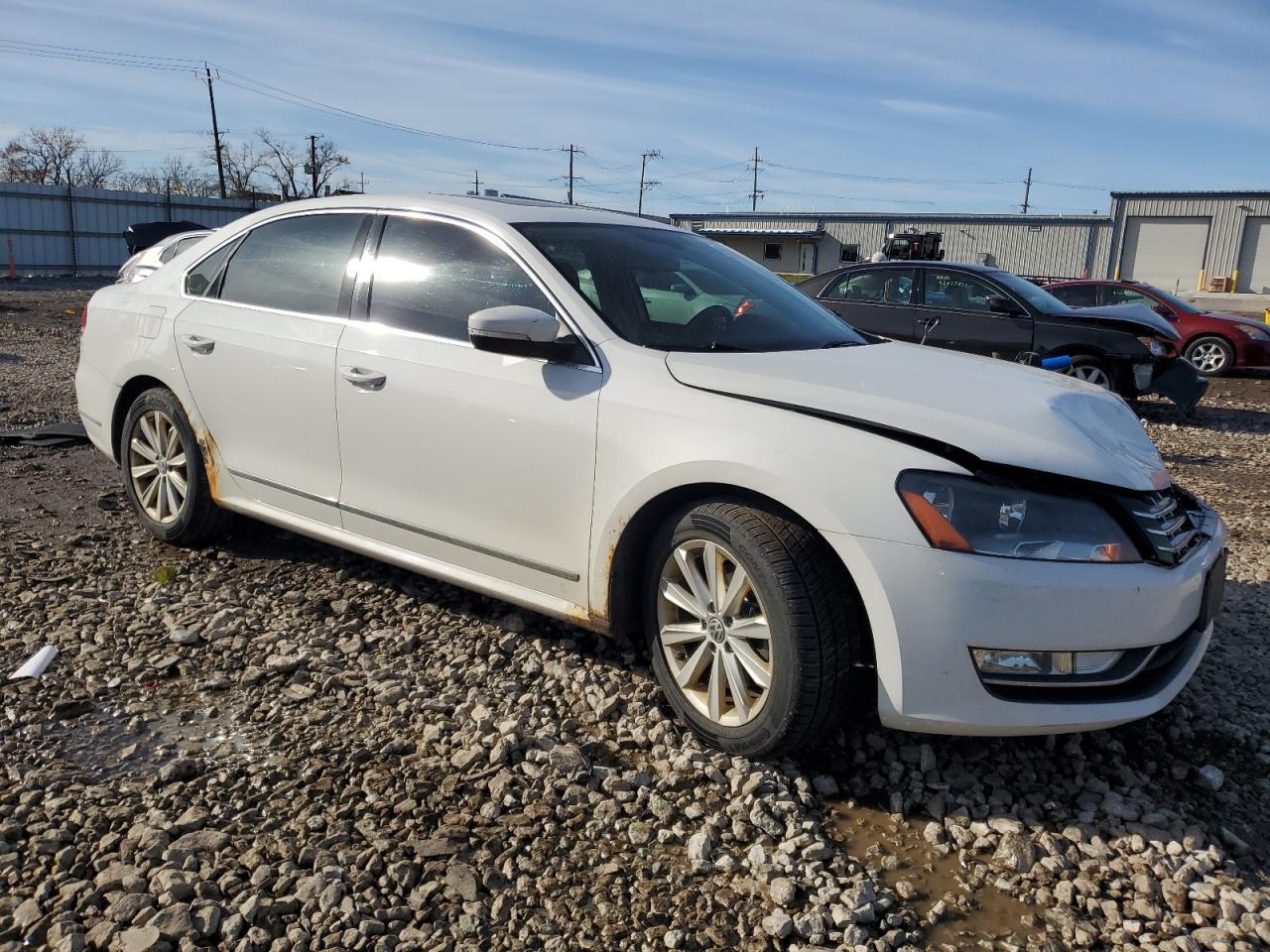 2013 VOLKSWAGEN Passat