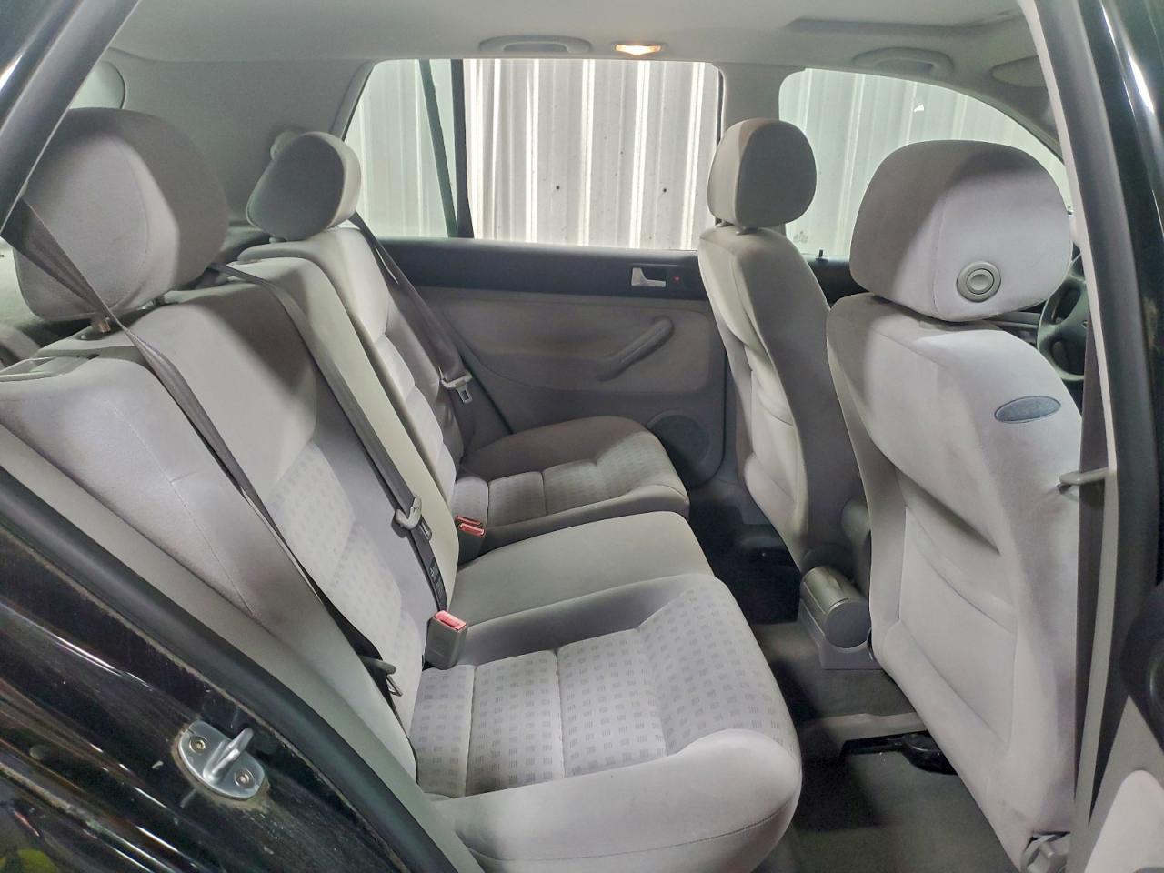 2002 VOLKSWAGEN GOLF