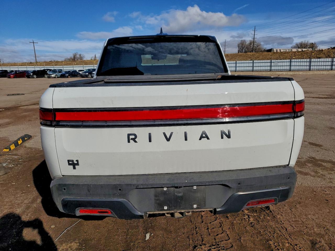 2025 RIVIAN R1t