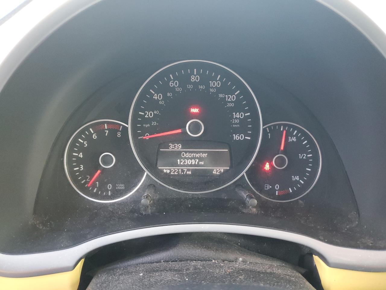 2012 VOLKSWAGEN Beetle