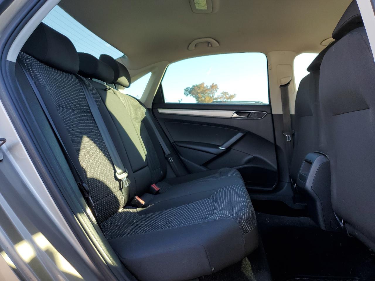 2016 VOLKSWAGEN Passat