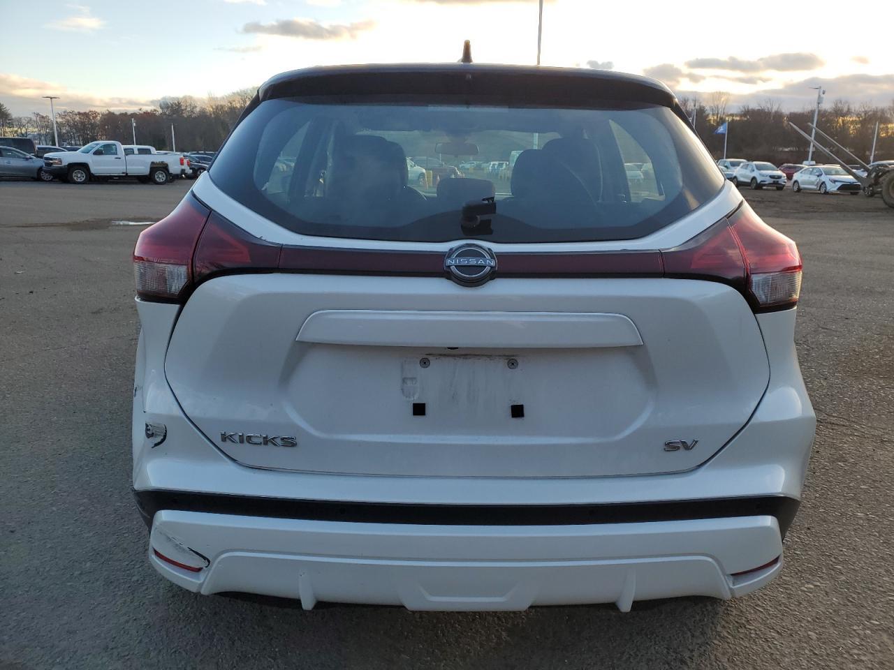 2023 NISSAN KICKS