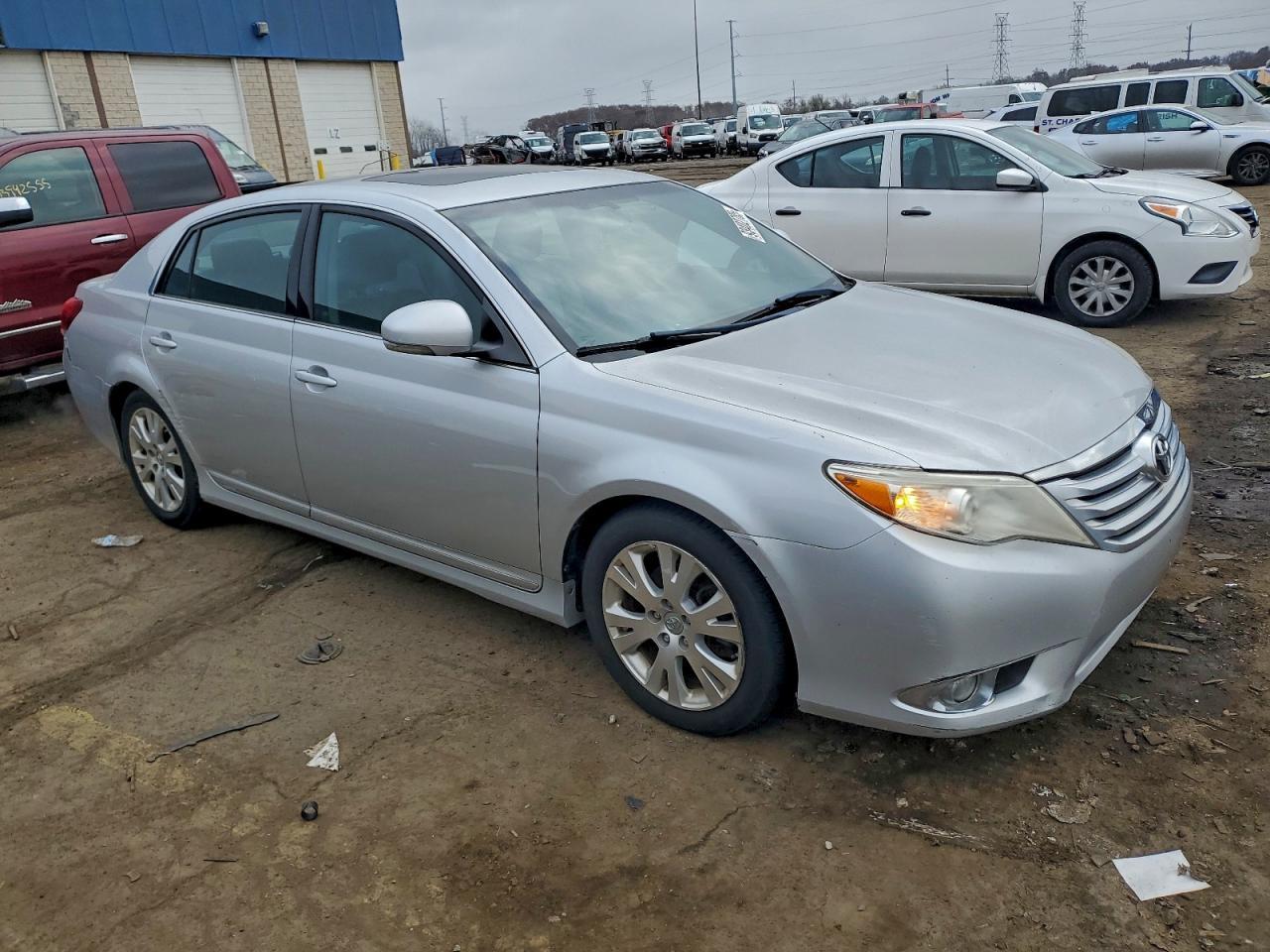 2011 TOYOTA Avalon