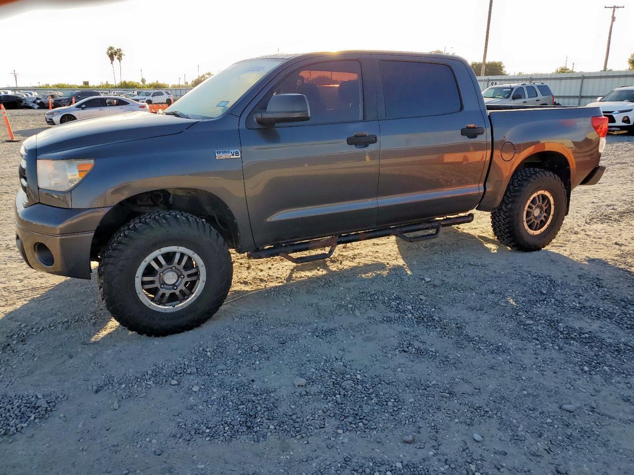 2011 TOYOTA TUNDRA