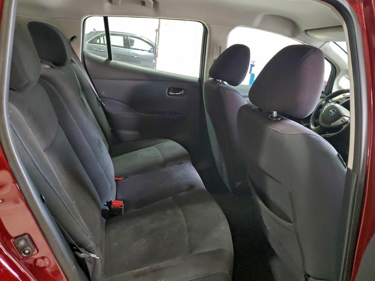 2016 NISSAN LEAF