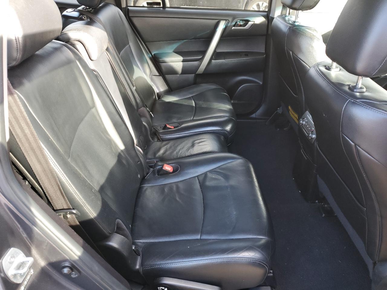 2013 TOYOTA HIGHLANDER