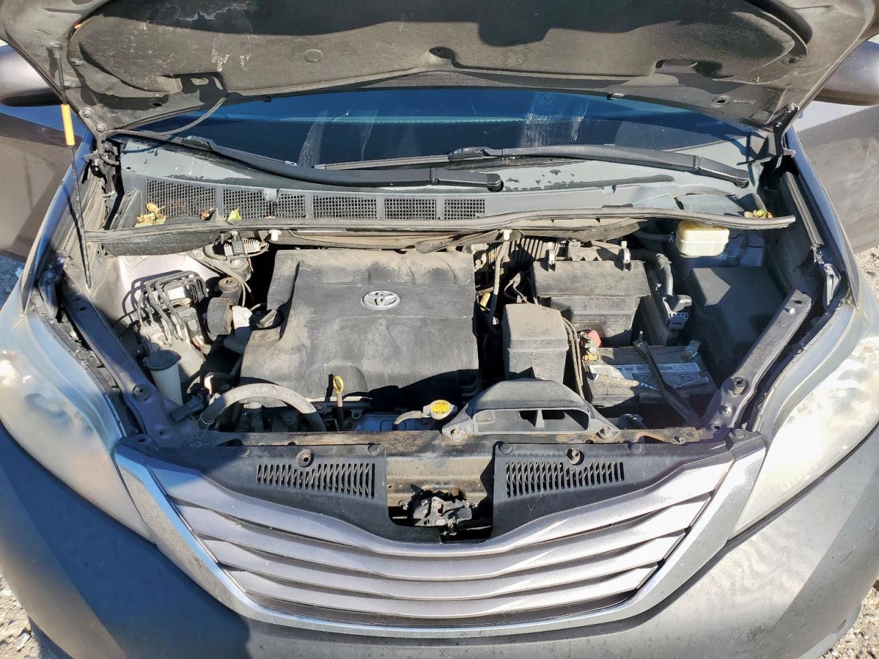 2015 TOYOTA SIENNA