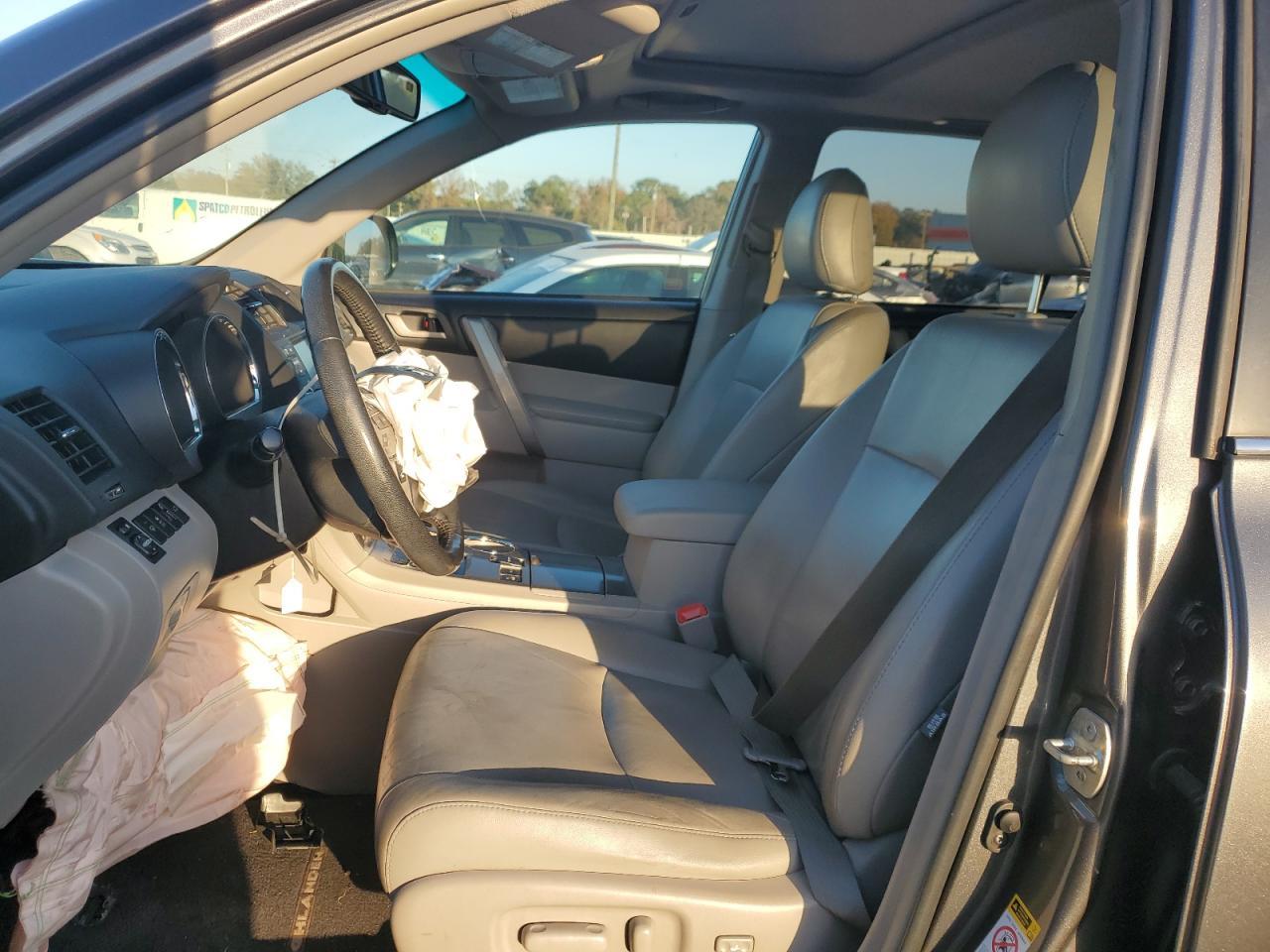 2011 TOYOTA HIGHLANDER