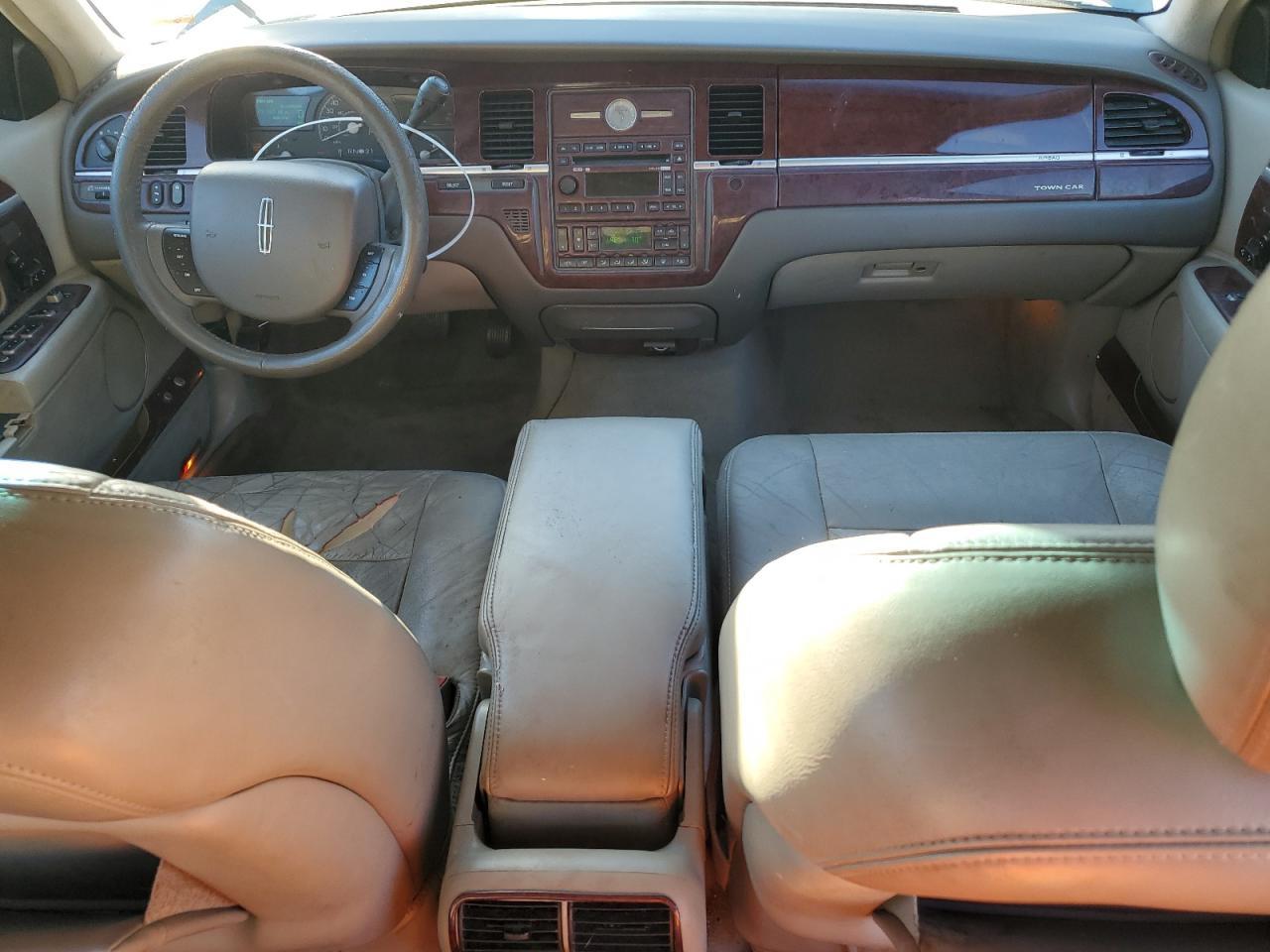 2005 LINCOLN Town Car