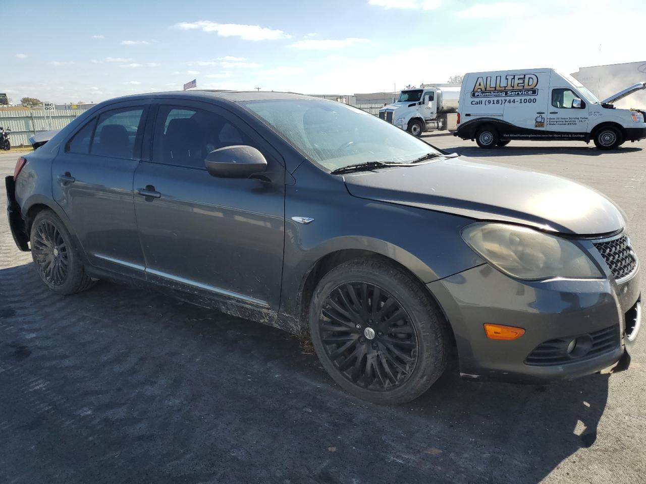 2010 SUZUKI Kizashi