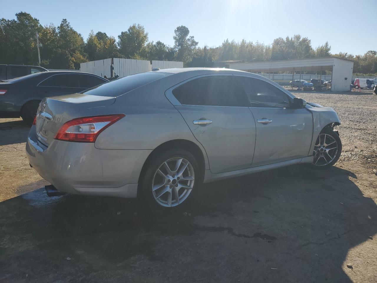 2011 NISSAN Maxima