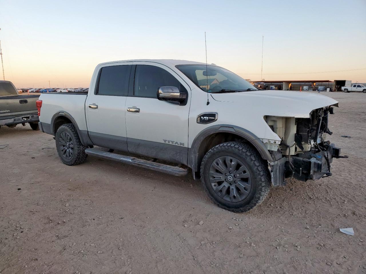 2017 NISSAN Titan