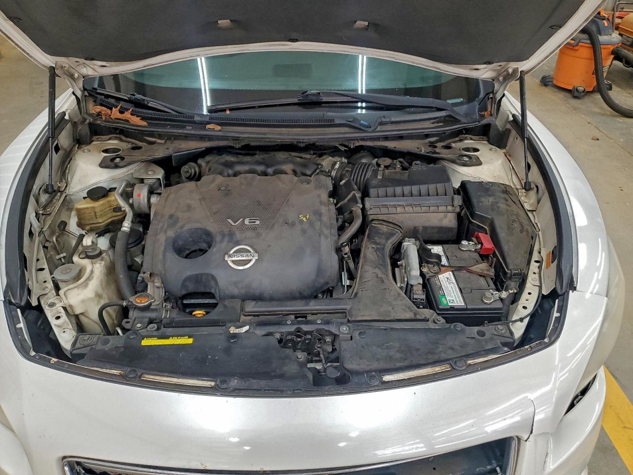 2010 NISSAN Maxima