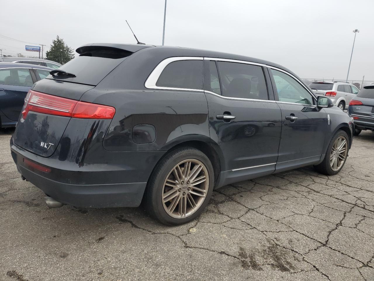 2017 LINCOLN MKT