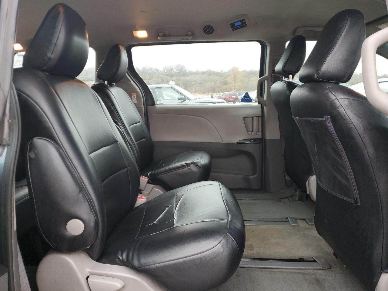 2015 TOYOTA SIENNA