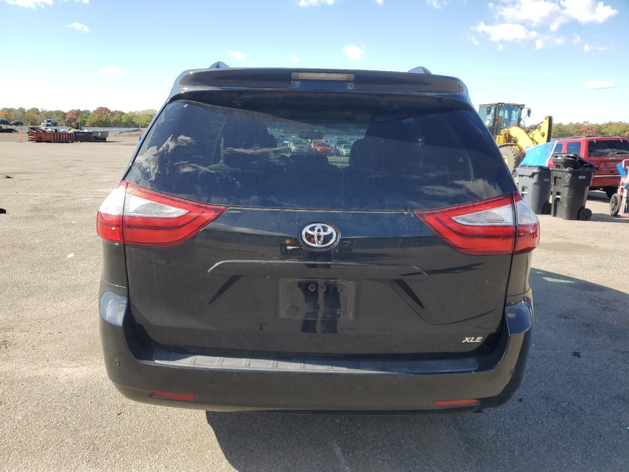 2017 TOYOTA SIENNA
