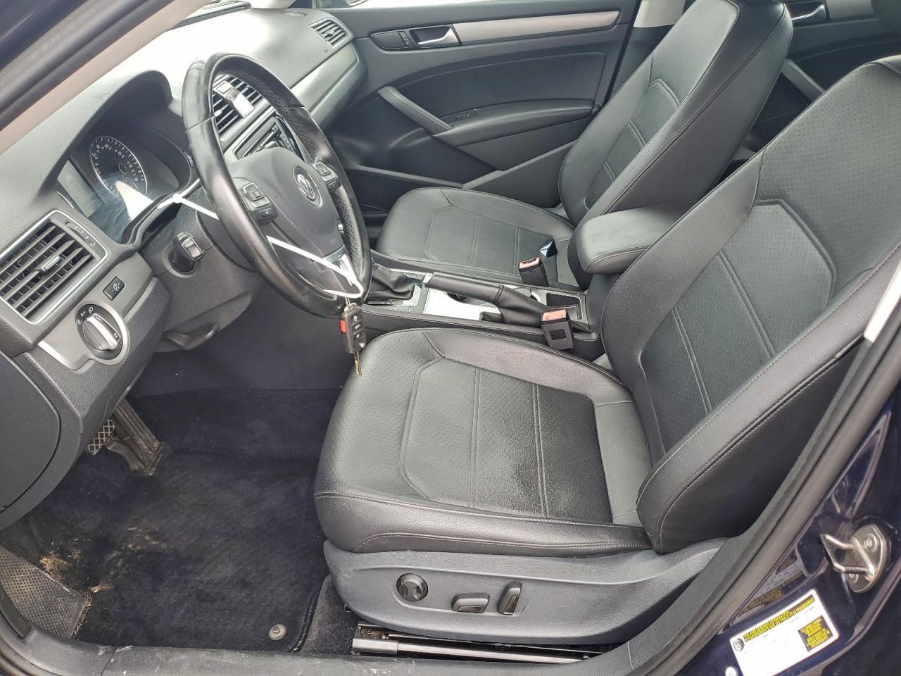 2014 VOLKSWAGEN Passat