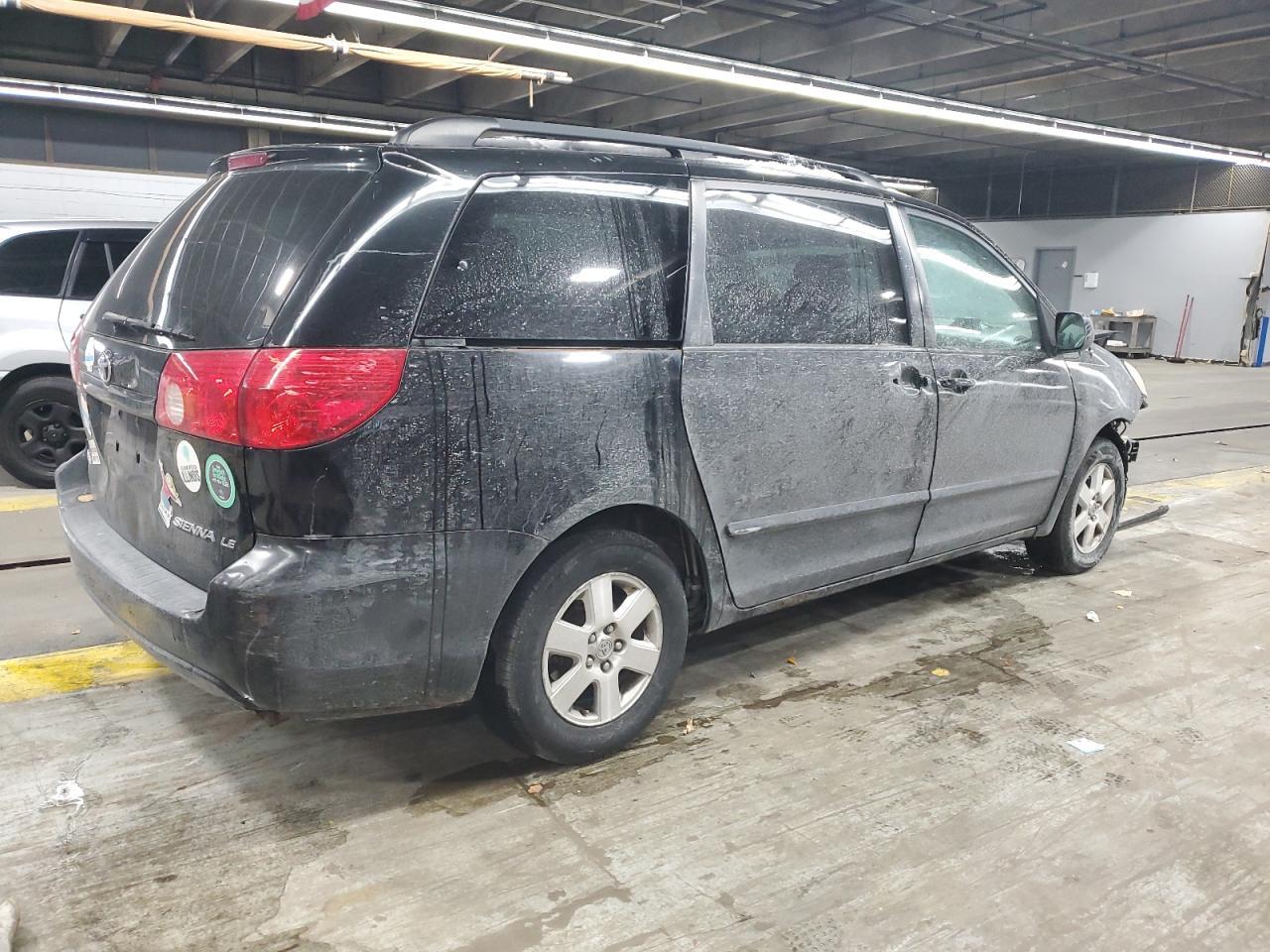 2009 TOYOTA SIENNA