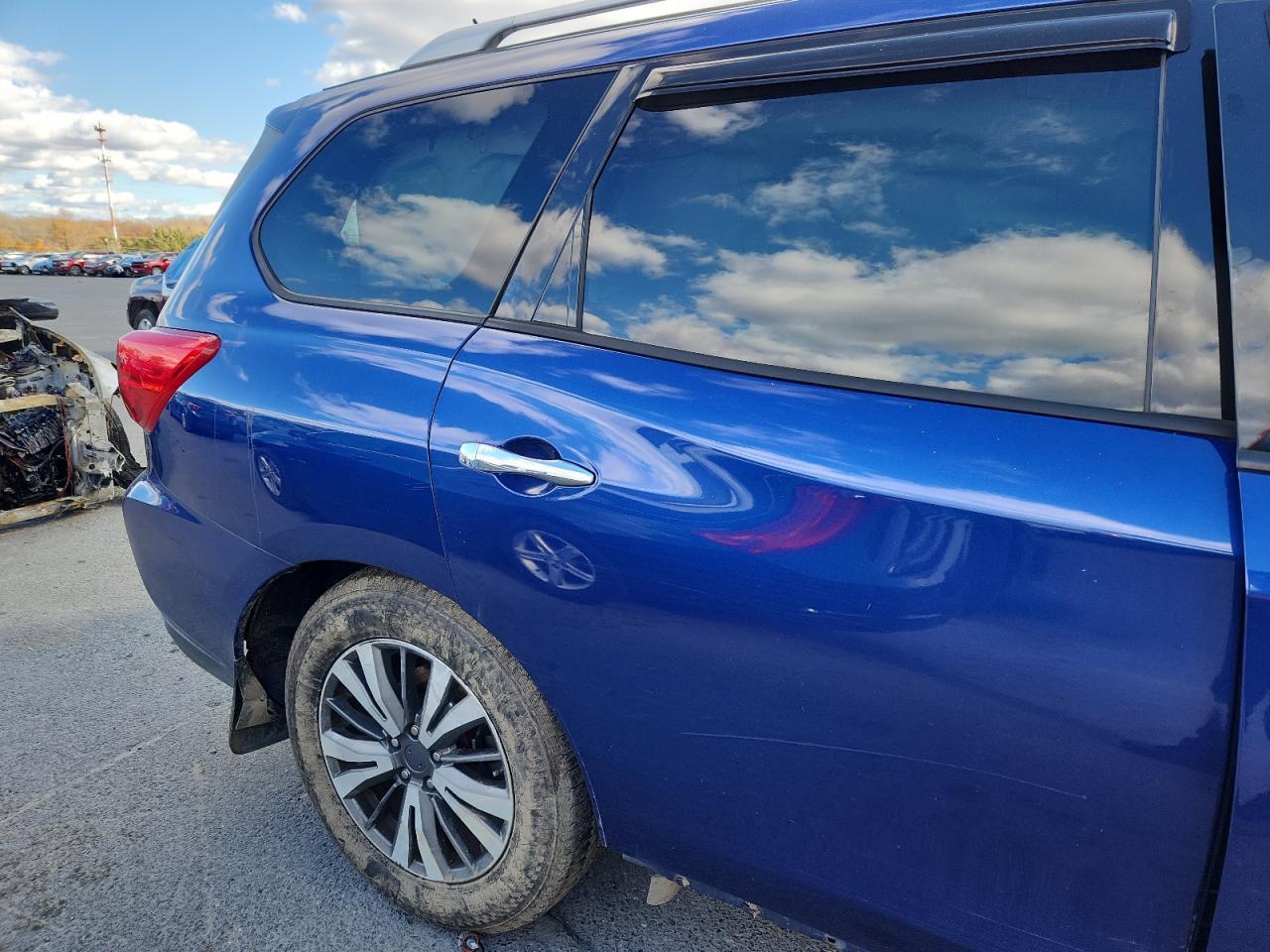 2017 NISSAN PATHFINDER