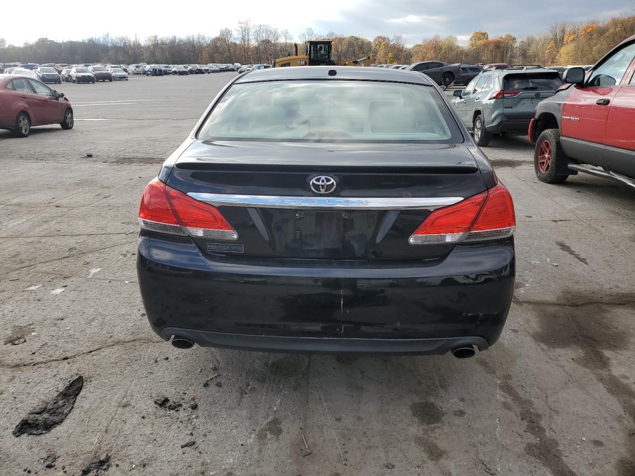 2011 TOYOTA Avalon