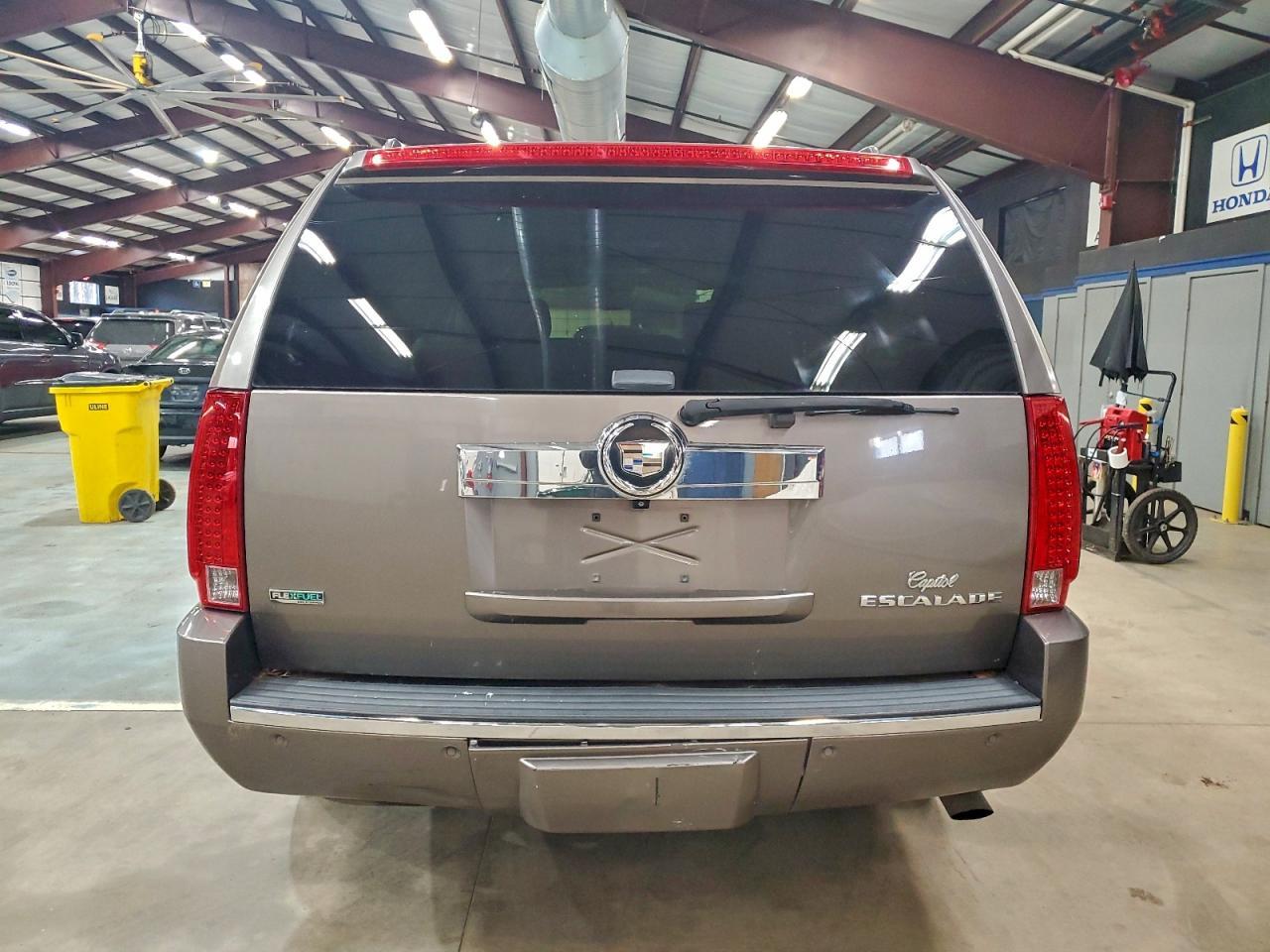 2011 CADILLAC Escalade ESV