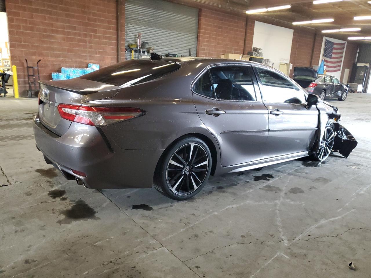 2018 TOYOTA CAMRY