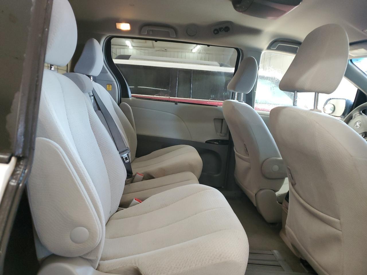 2012 TOYOTA SIENNA