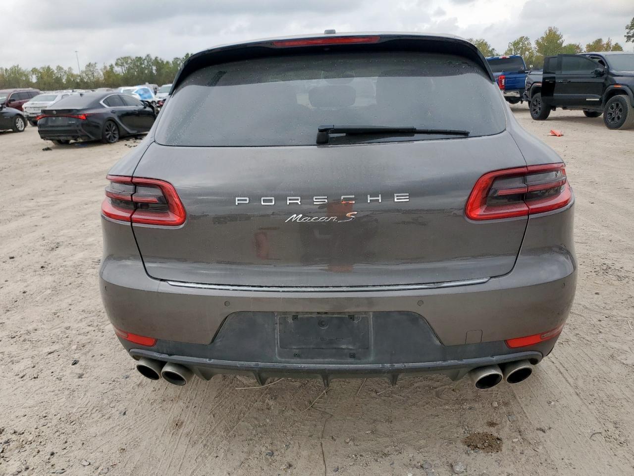 2016 PORSCHE Macan