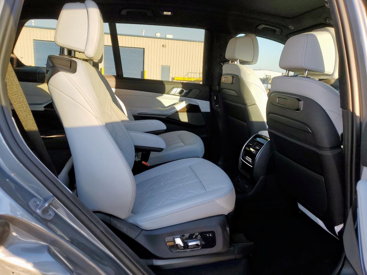 2025 BMW X7