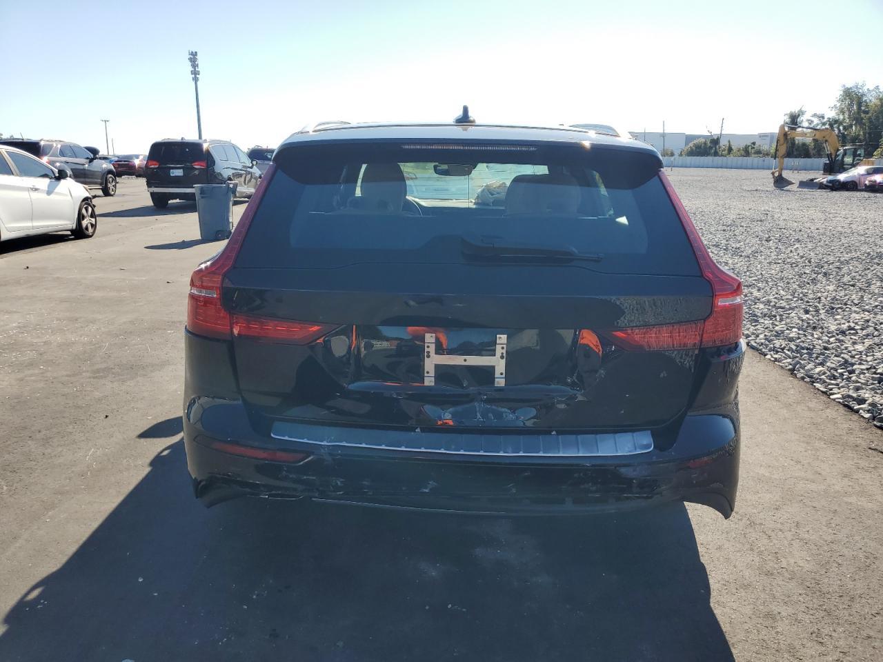 2020 VOLVO V60