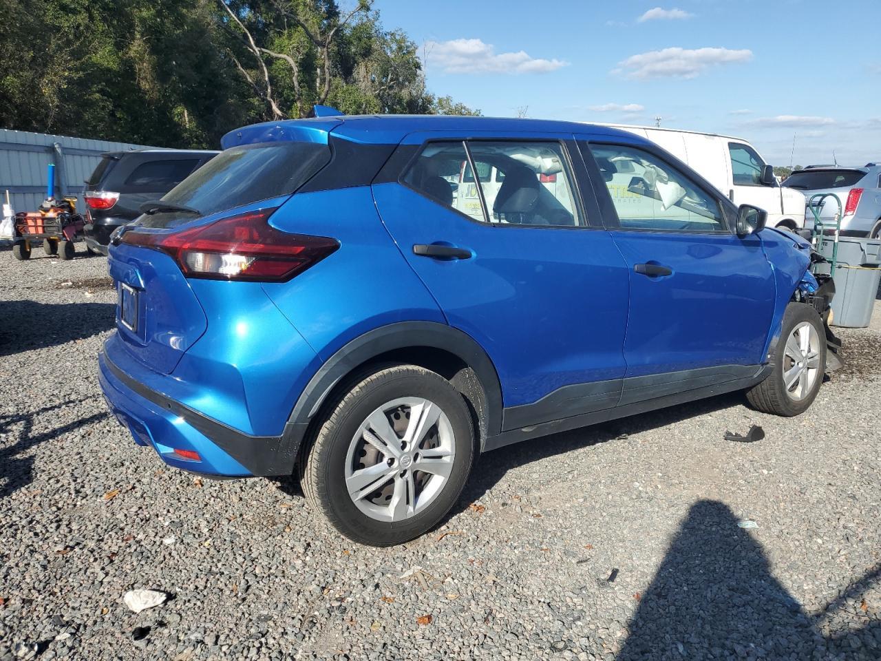 2021 NISSAN KICKS