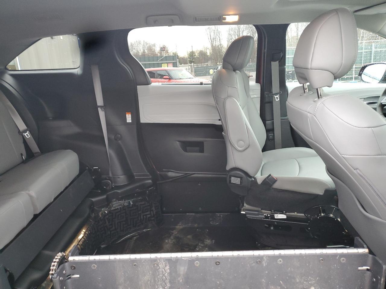 2025 TOYOTA SIENNA